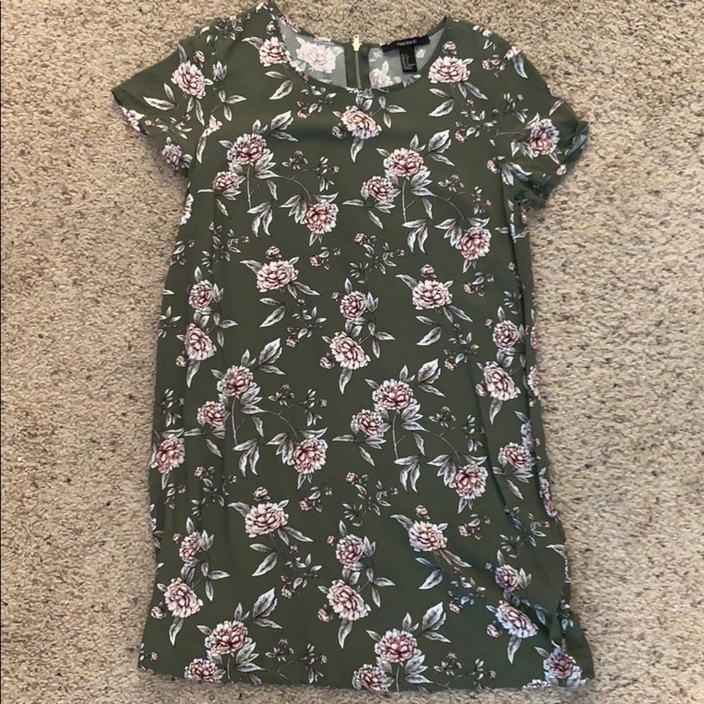 🌸Green floral dress, size small🌸
